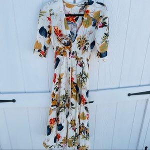 Perfect dress!!!! Neutral colors Sz M